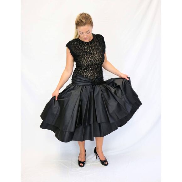 Vintage 1980s Nude Illusion Lace Dress with Drop Waist, Ruffle Bottom Large - Picture 4 of 10